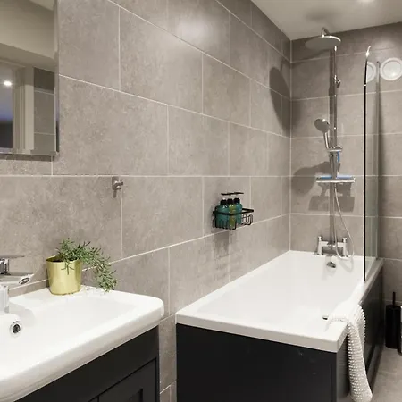 1 Bed - Long Term Rates- Contractors-professionals-relocators Apartamento