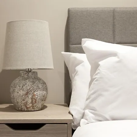 Near Train Station & Financial District Appartement