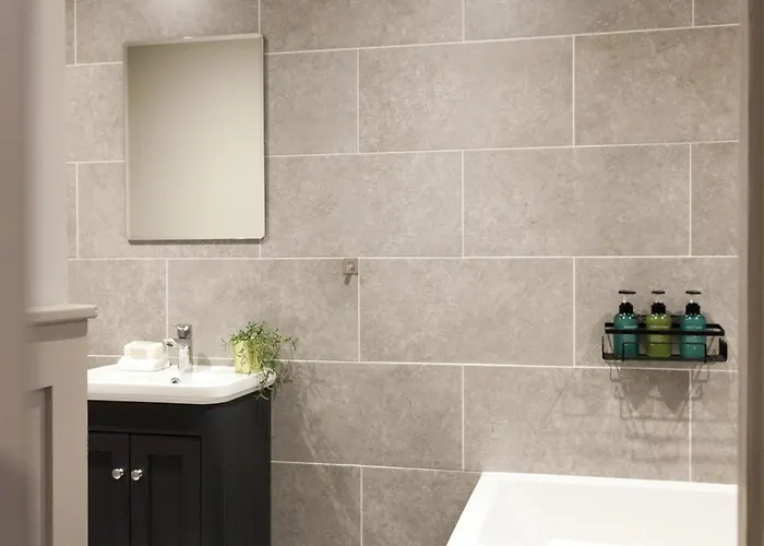 Near Train Station & Financial District Leeds (West Yorkshire)