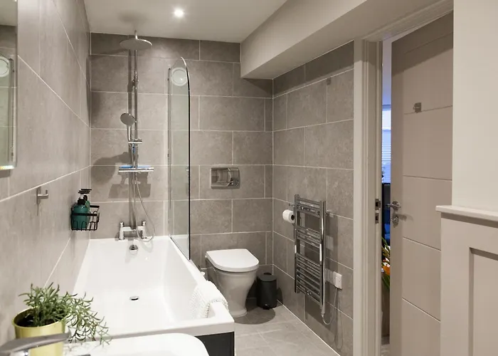 Near Train Station & Financial District * Leeds (West Yorkshire)