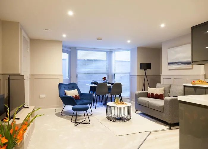 Near Train Station & Financial District Appartement *