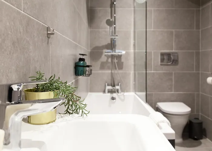 Near Train Station & Financial District Appartement *